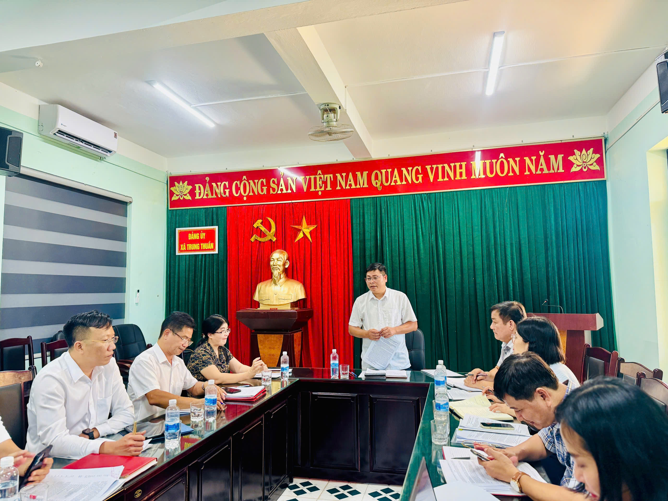 Phó Chủ tịch Ủy ban MTTQ Việt Nam tỉnh Dương Tân Long phát biểu tại buổi làm việc
