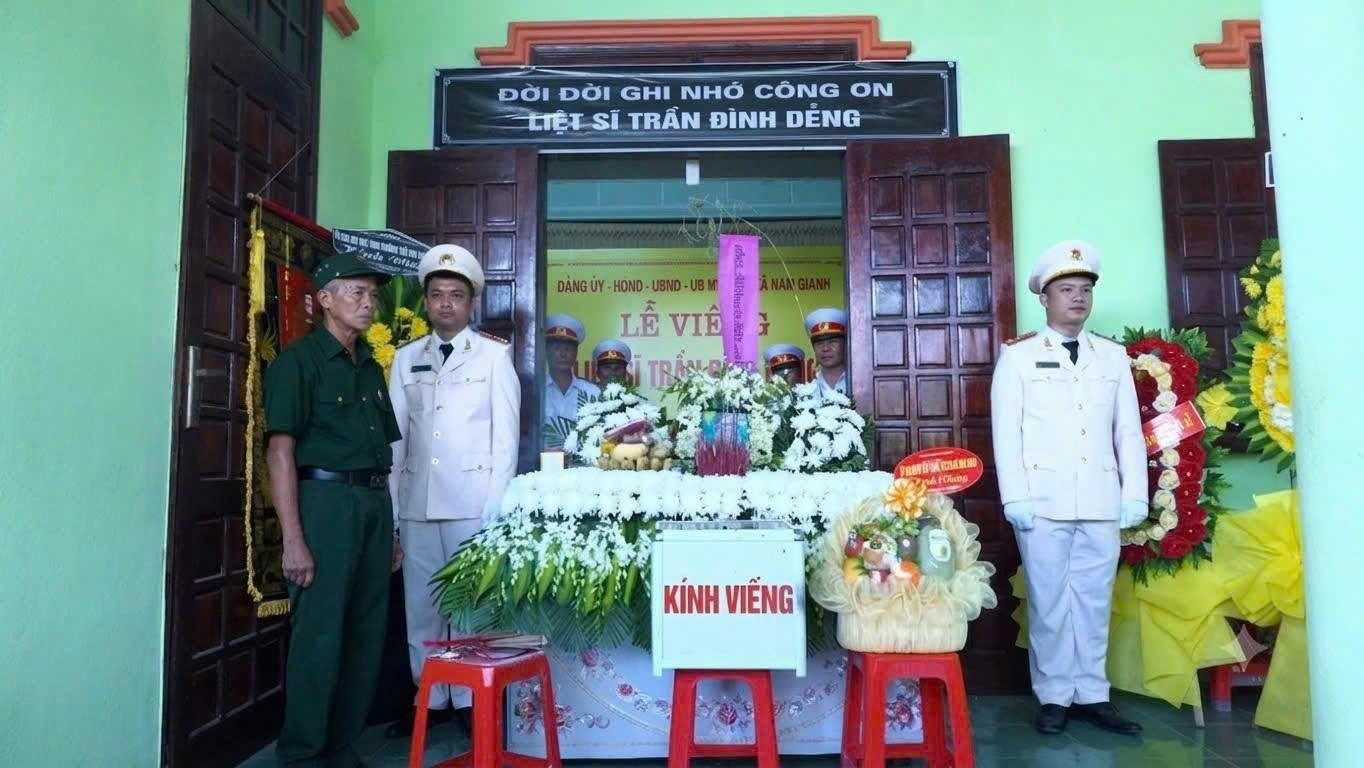 Lễ viếng liệt sĩ  Trần Đình Dẻng được tổ chức trang nghiêm