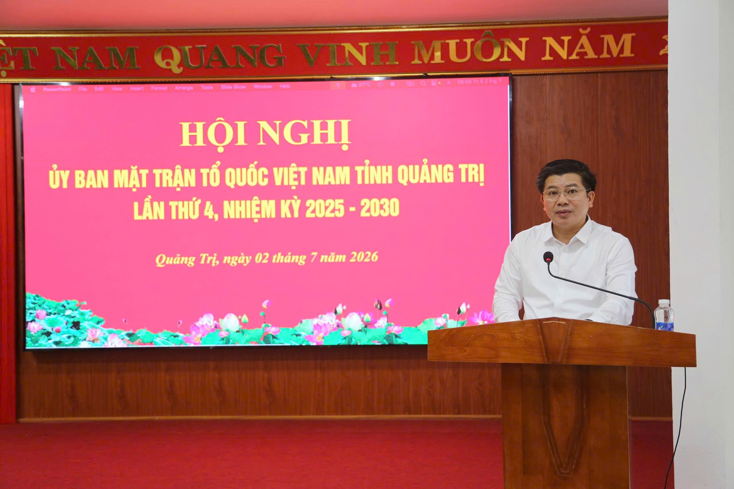 Đồng chí Trần Vũ Khiêm, Phó Bí thư Thường trực Tỉnh ủy, Trưởng Đoàn đại biểu Quốc hội tỉnh phát biểu chỉ đạo Hội nghị