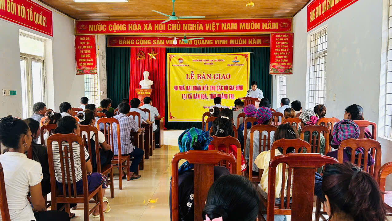 Toàn cảnh Lễ bàn giao nhà Đại đoàn kết