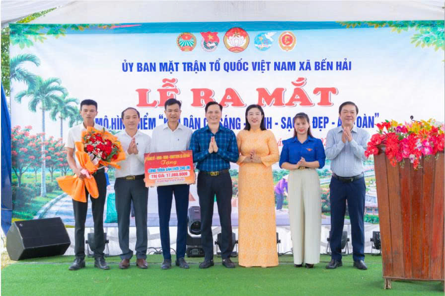 Ra mắt mô hình "Tuyến đường sáng-xanh-sạch-đẹp-an toàn" thôn Xuân Hải