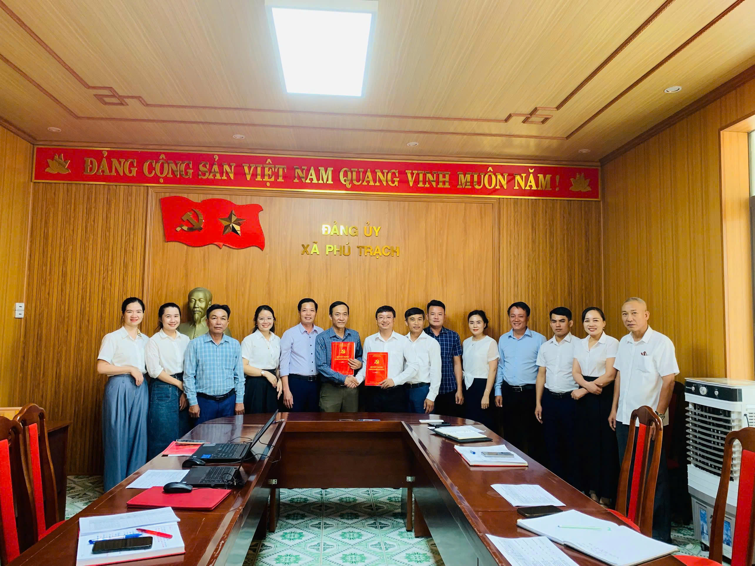Hai đơn vị ký kết biên bản bàn giao