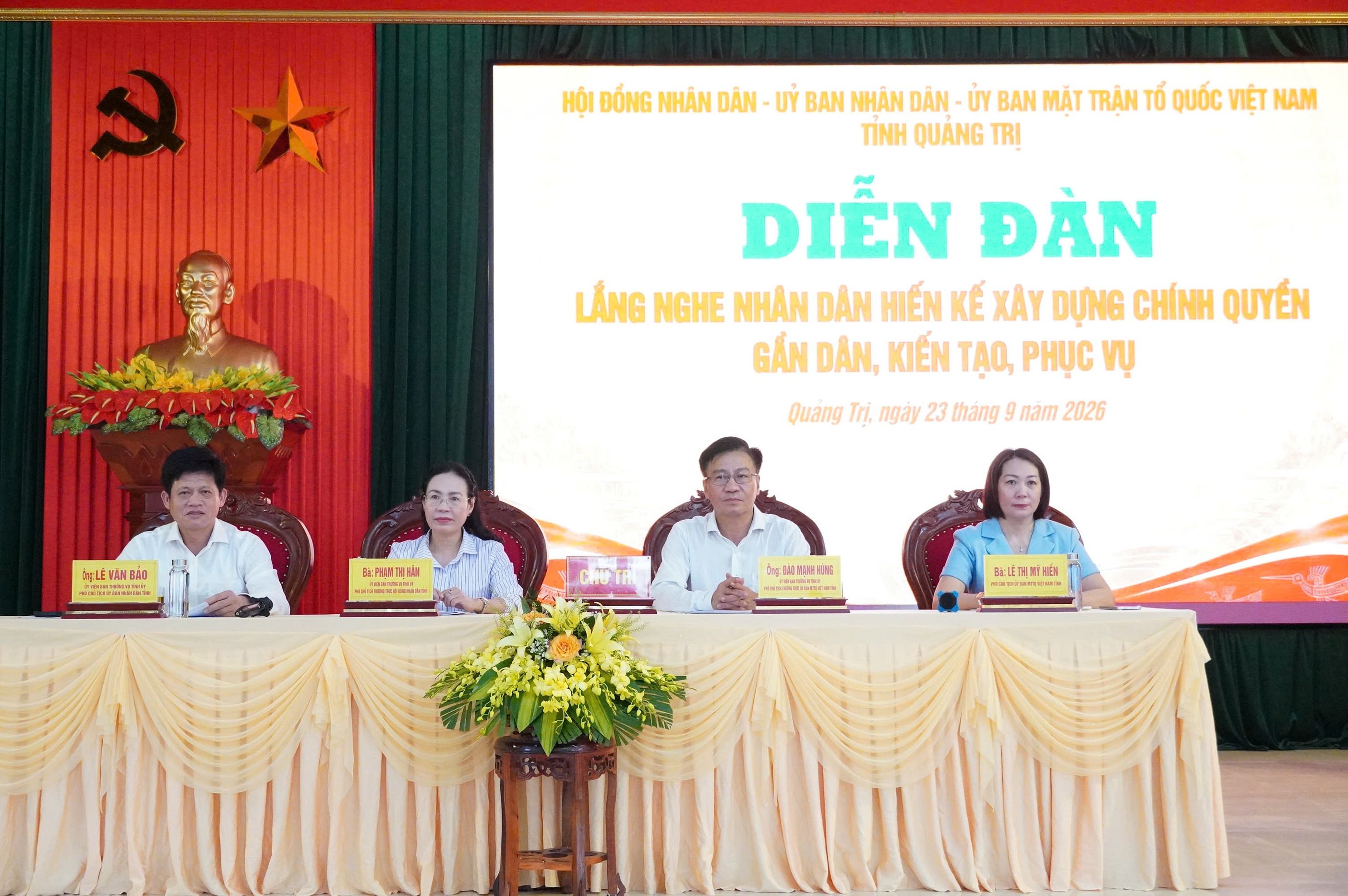Chủ trì điều hành Diễn Đàn