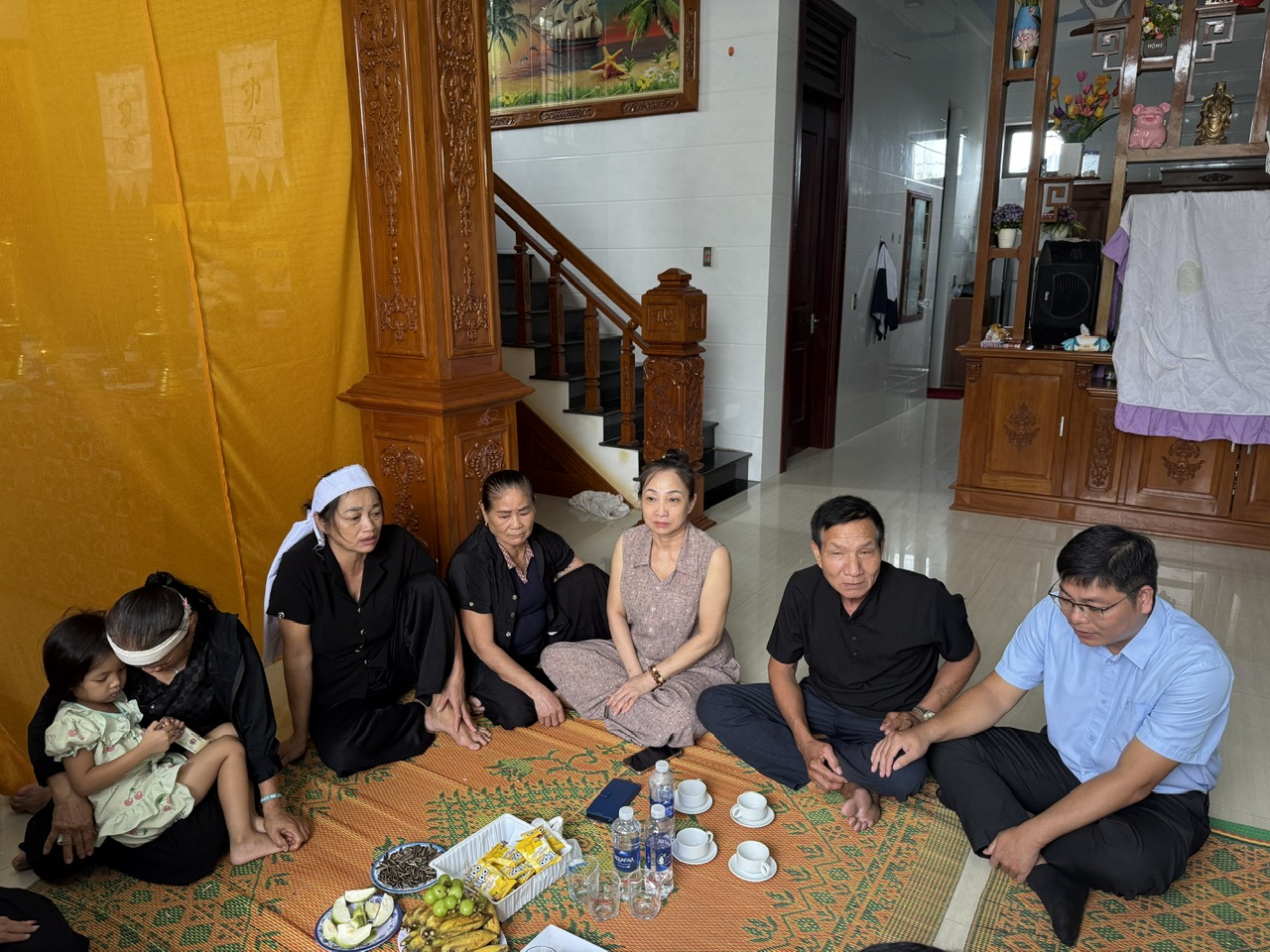 MTTQ Việt Nam tỉnh Quảng Trị hỗ trợ gia đình nạn nhân tử vong do sét đánh trên biển