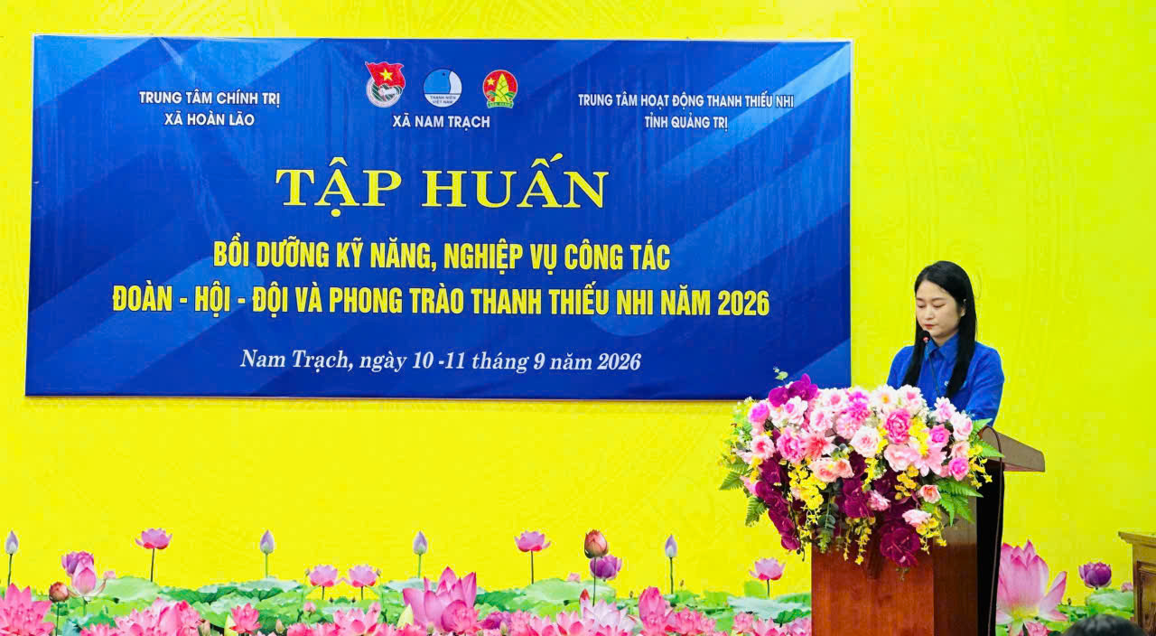 Đ c Dương Thị Hương Giang ĐUV, Bí thư Xã đoàn Nam Trạch phát biểu khai mạc lớp tập huấn