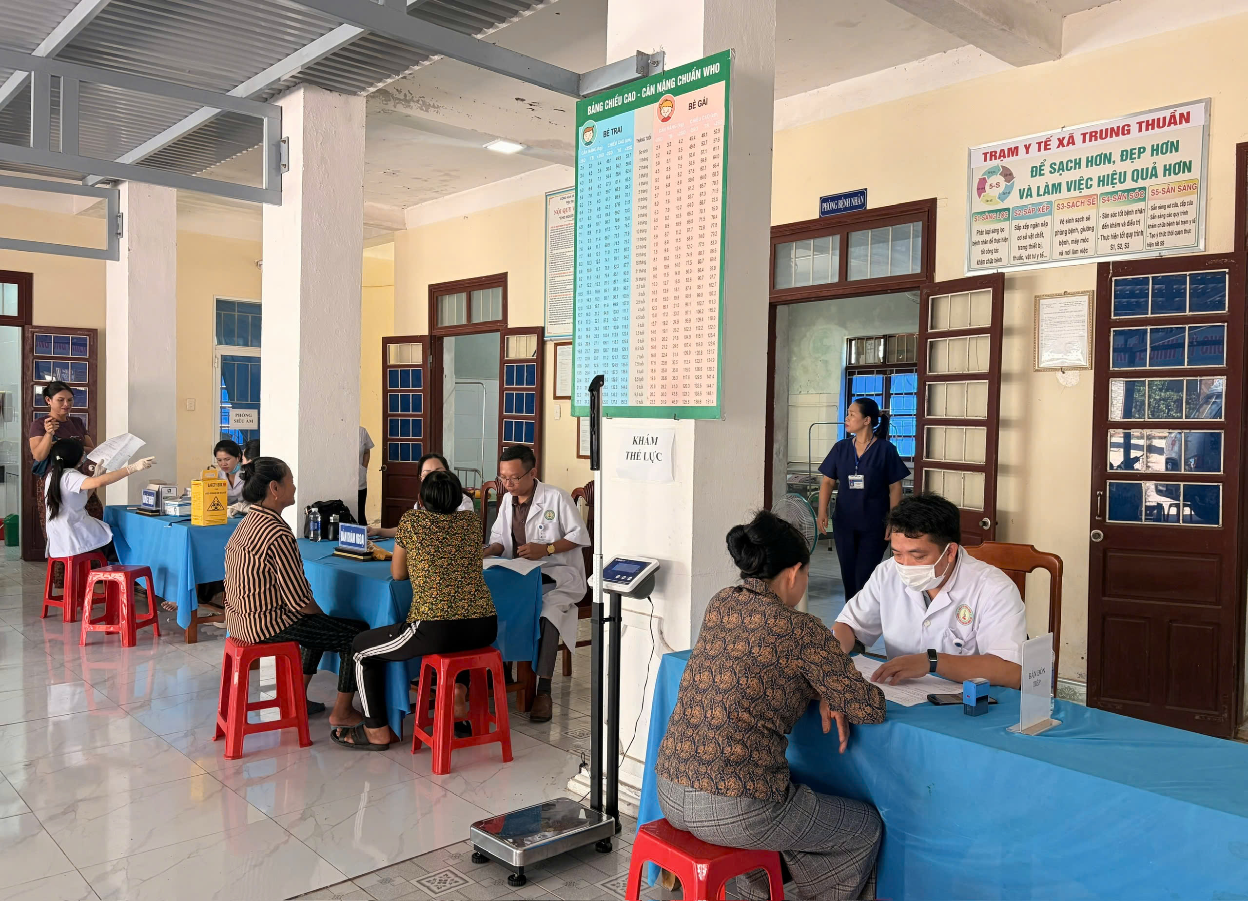 Hoạt động khám, tư vấn sức khoẻ tại chương trình