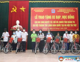 Trao tặng và học bổng cho học sinh Khuyết tật, mồ côi, nghèo tỉnh Quảng Trị